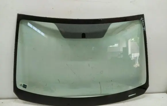 Suzuki Vitara (LY) Front windscreen/windshield window 
