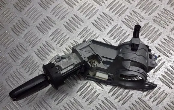Opel Zafira B Ignition lock 2421430