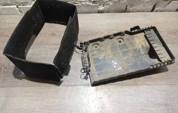 Volvo V40 Battery box tray 31301934