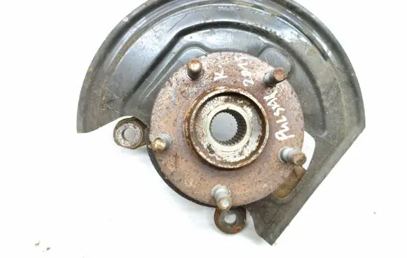 Nissan Pulsar Front wheel hub