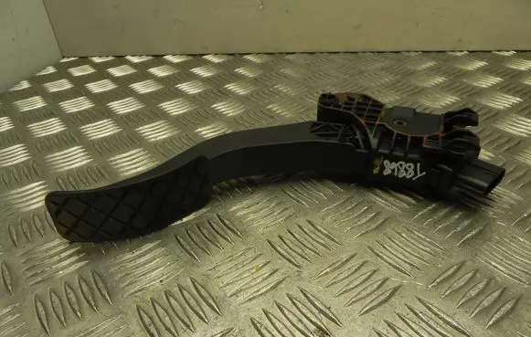 Volkswagen Golf VI Accelerator throttle pedal 1S1721503A T8868