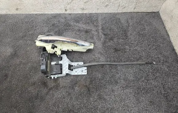 KIA Sportage Front door lock 813203U010
