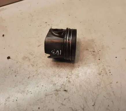 Volkswagen PASSAT B6 Piston 79L46