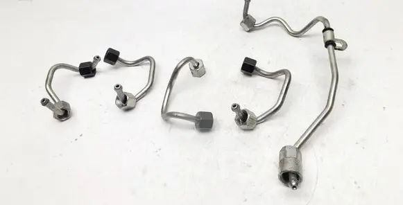 Volvo XC90 Fuel injector supply line/pipe 