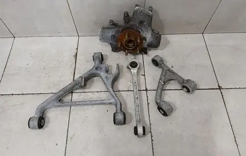 Aston Martin DB9 Rear wheel hub 8D335A971AB