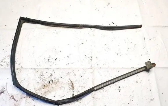 Suzuki SX4 Rubber seal front coupe door 
