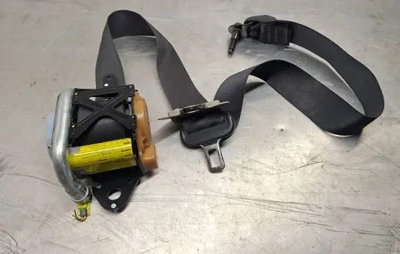 Toyota Avensis T250 Front seatbelt 7322005051 TEAF2EF050P