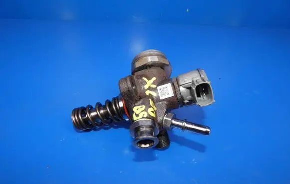 Volvo XC90 Fuel injection high pressure pump 31669129