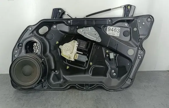 Volkswagen PASSAT B6 Front door window regulator with motor