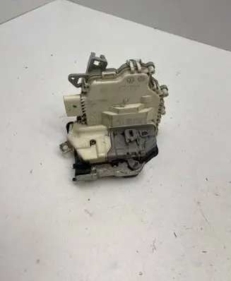 Audi A4 S4 B8 8K Rear door lock 8K0839015