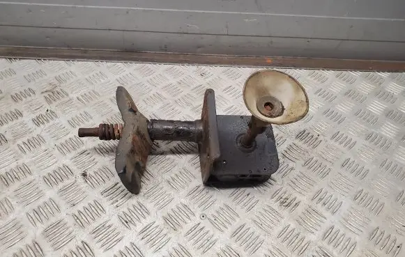 Dodge RAM Spare wheel bolt 