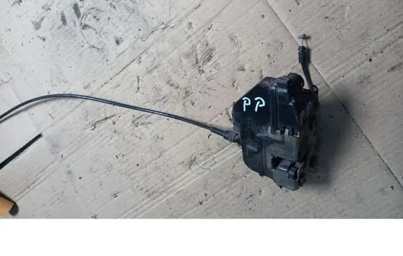 Renault Megane II Front door lock