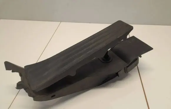 BMW X3 E83 Accelerator throttle pedal 25916010