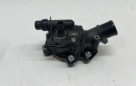 Mercedes-Benz GLA H247 Thermostat/thermostat housing A2822030175