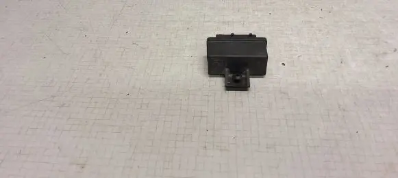 Peugeot 307 Fuel pump relay 240107
