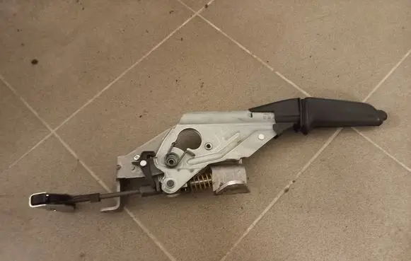 BMW 1 E82 E88 Handbrake/parking brake lever assembly