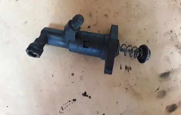 Volkswagen Touran I Clutch slave cylinder 1K0721261A