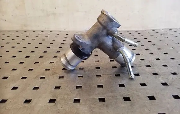 Nissan Juke I F15 Engine coolant pipe/hose