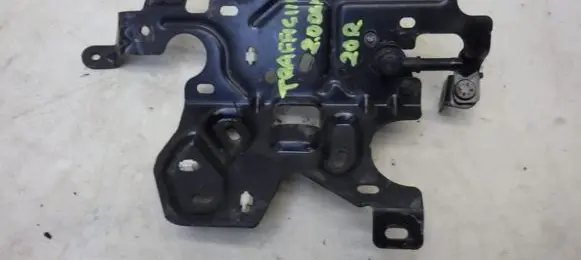 Opel Vivaro Engine mount bracket 241360897R
