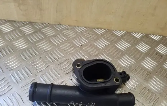 Audi A2 Engine coolant pipe/hose 038121133