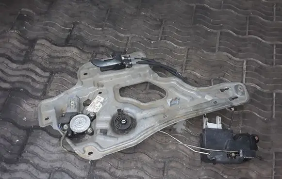 Hyundai Santa Fe Front window lifting mechanism without motor 8248026020 9882026100 037153010