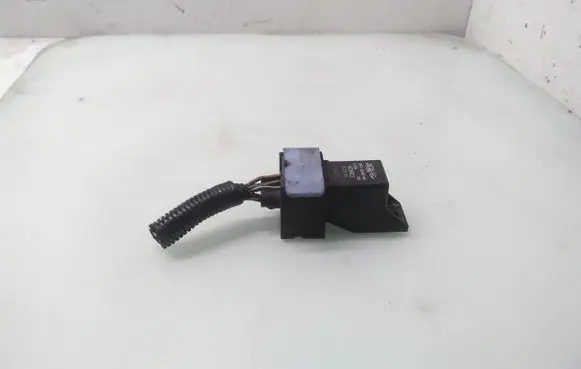 Volvo V50 Glow plug pre-heat relay 51252003