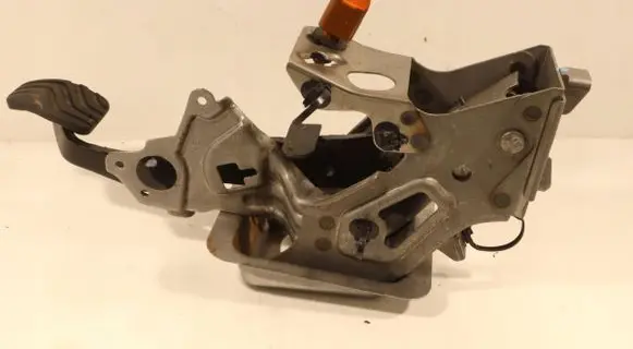 Nissan Micra K14 Clutch pedal B09A6