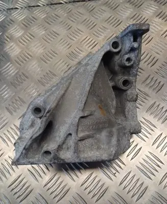Volkswagen Polo V 6R Engine mounting bracket 04B199207