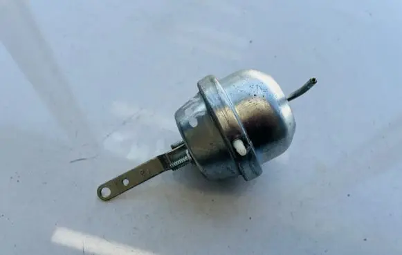 Ford Mondeo MK I Valve vacuum 3613513