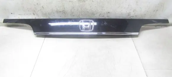 Honda CR-V Trunk door license plate light bar 74890-T1G-E000
