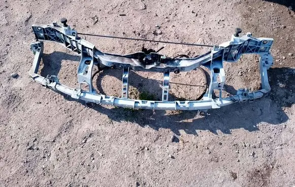 Ford Kuga I Radiator support slam panel