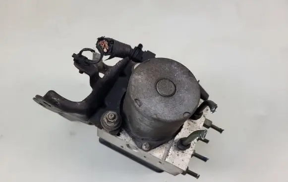 Toyota Avensis T270 ABS Pump 0265950749 98428K0197