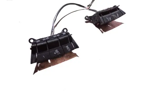 Steering wheel buttons/switches