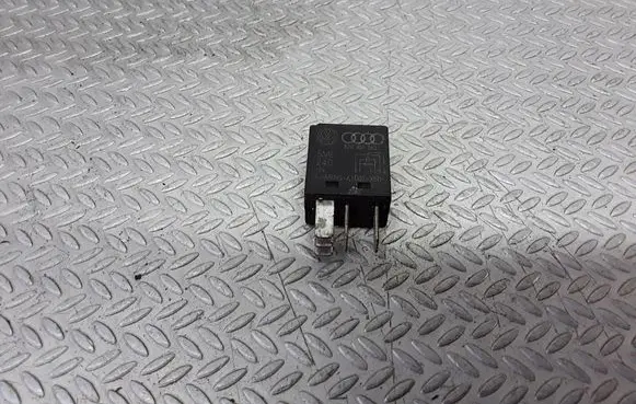 Audi A4 S4 B5 8D Other relay 8Z0951253