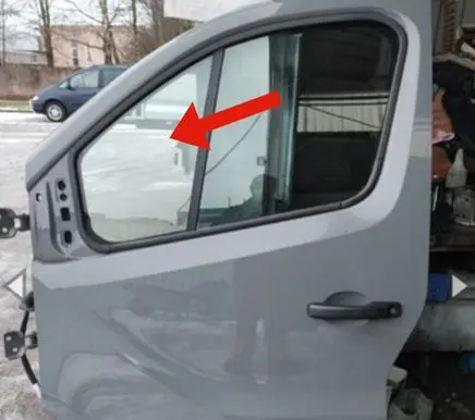 Opel Vivaro Front vent window/glass (coupe) 43R011057