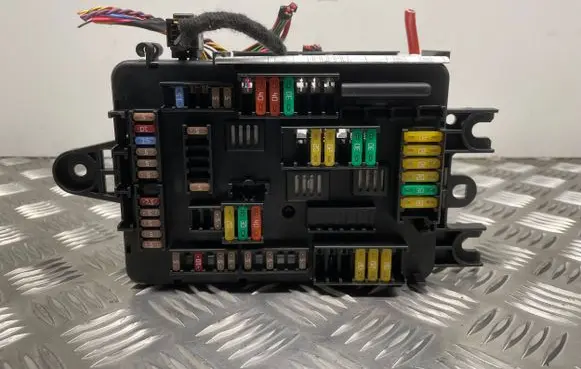 BMW 4 F36 Gran coupe Fuse module 9389070