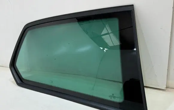 Volkswagen Golf VII Rear side window 5G3845042D