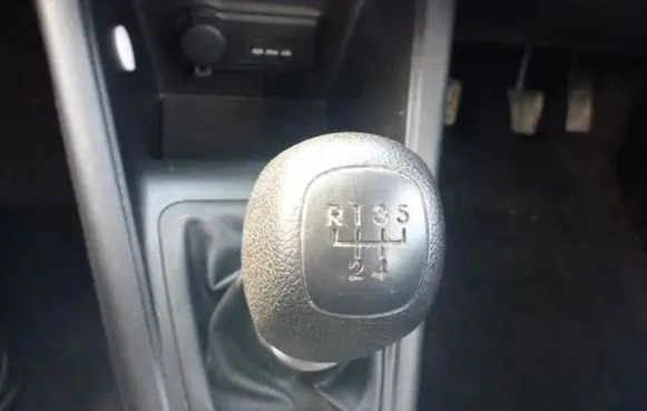 KIA Sportage Gear lever shifter trim leather/knob 