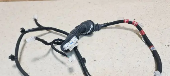 Lexus CT 200H Rear door wiring loom 8215476020 R47U9SV2000