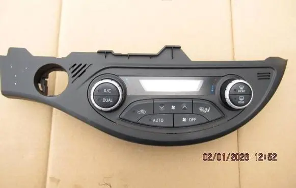 Toyota Yaris Climate control unit 75F206