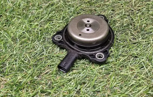 Mercedes-Benz E W212 Camshaft speed sensor A2761560790 14052802024C