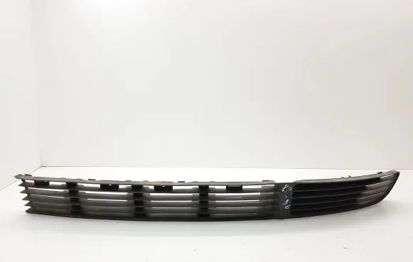 Volkswagen PASSAT B5 Front bumper lower grill 3B0853677A