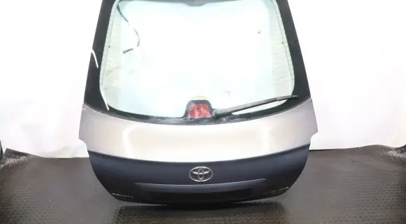 Toyota Avensis T250 Truck tailgate 