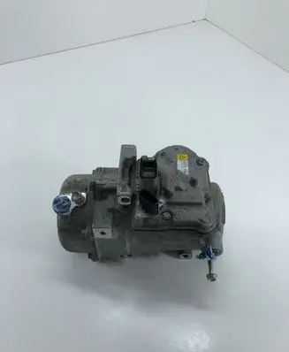 Toyota RAV 4 (XA40) Air conditioning (A/C) compressor (pump) 0422000533
