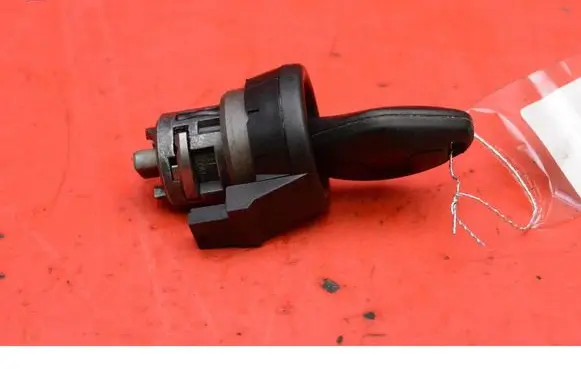 BMW 3 E46 Ignition lock 8379345