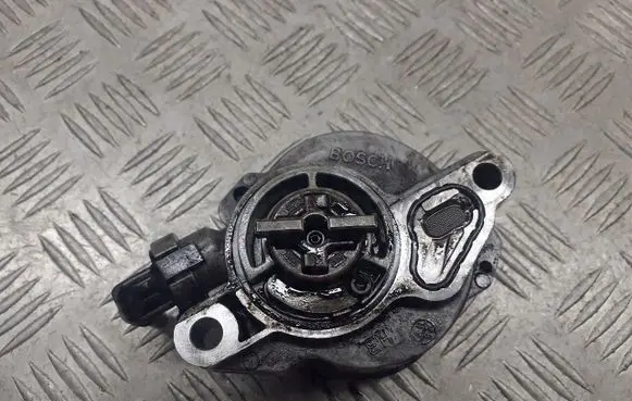 Mazda 3 I Vacuum pump D156-2C2
