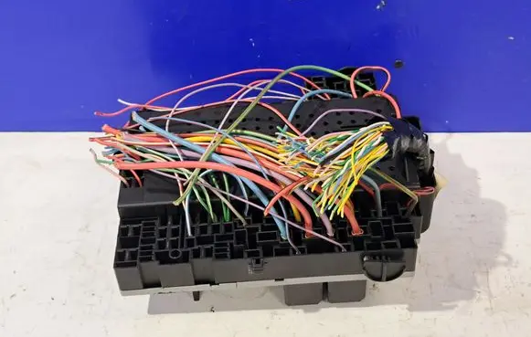 Volvo S60 Fuse module 8696098 9162438