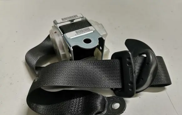 Dodge Challenger Rear seatbelt 5UZ23DX9AB