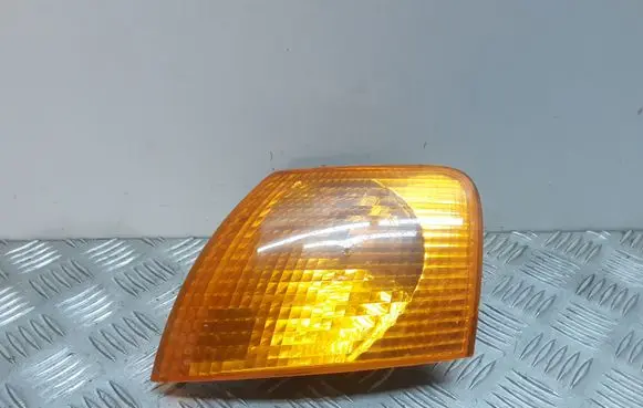 Volkswagen PASSAT B5 Front indicator light 3B0953049