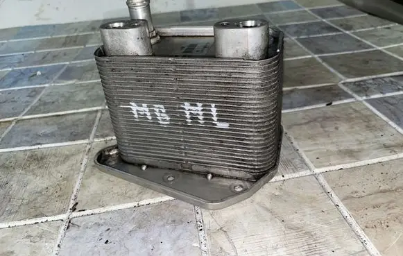 Engine oil radiator